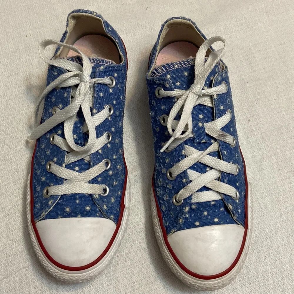 Converse All Stars Chuck Taylor Girls Low Top Sneakers - Super Cute! Size 2